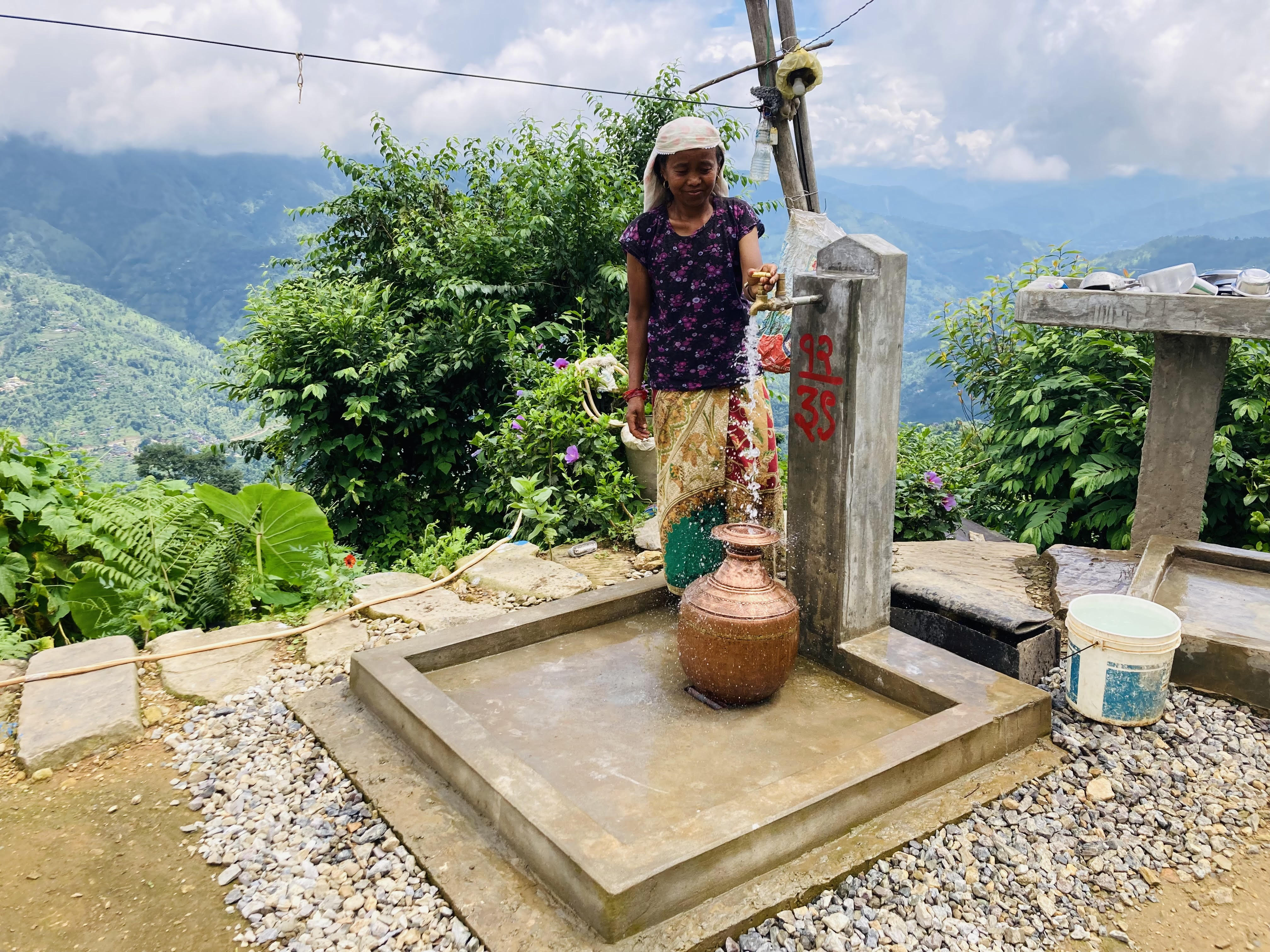 लिफ्टमार्फत घरमै पानी आएपछि स्थानीय दंग